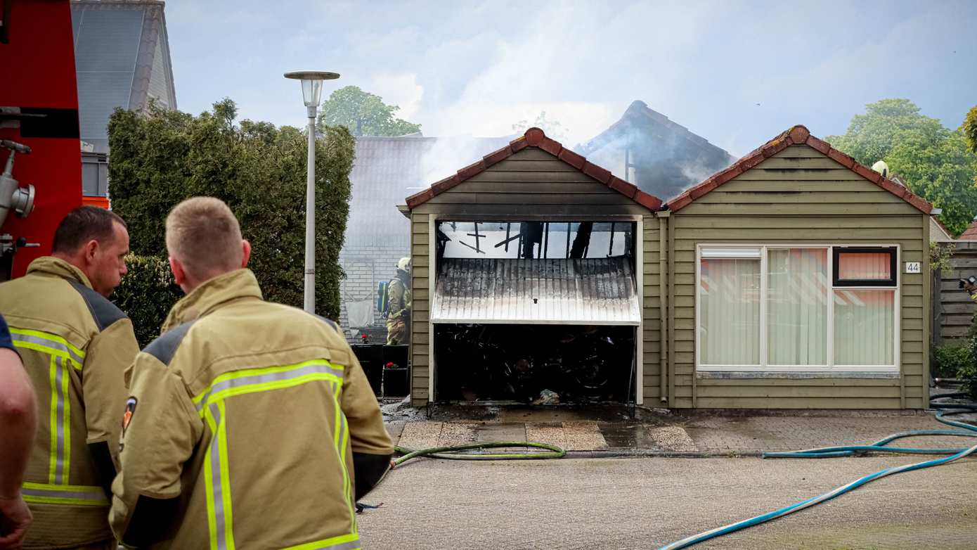 Uitslaande brand verwoest garage in Coevorden