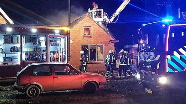 Brand zorgt voor veel schade in Nieuw-Buinen (Video)