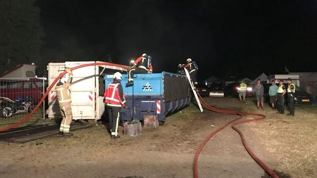 Brandweer smilde en Assen blussen container op TT-Camping