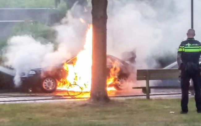 Auto in vlammen op in Assen