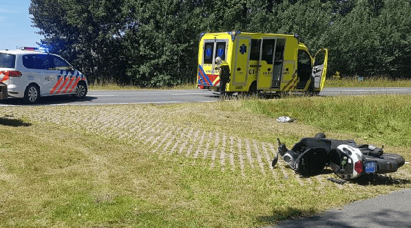 Scooterrijder gewond na ongeval met auto in 2E-Exloermond