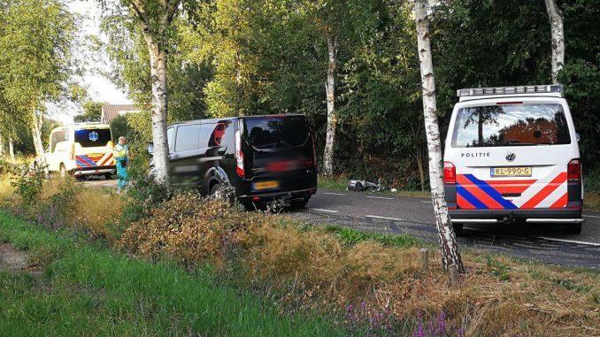 Ebiker overleden na botsing tegen busje in Drijber (Video)