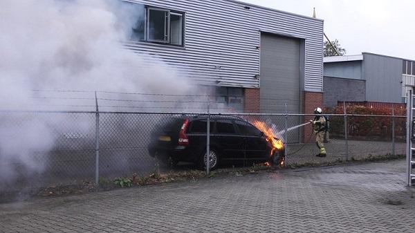 Auto brand uit in Meppel (video)