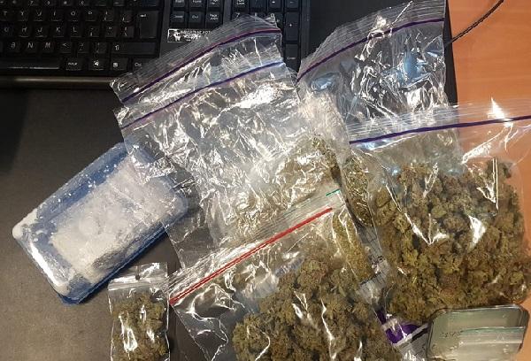 Politie vind grote hoeveelheid drugs in vriezer