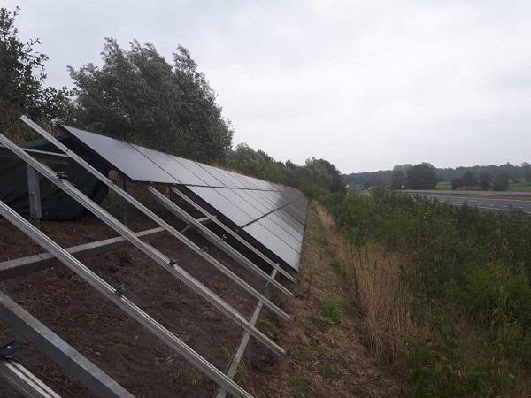 80 zonnepanelen gestolen; politie zoekt getuigen