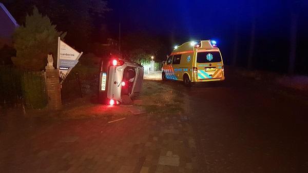 Auto beland op zijkant ; 4 gewonden (video)