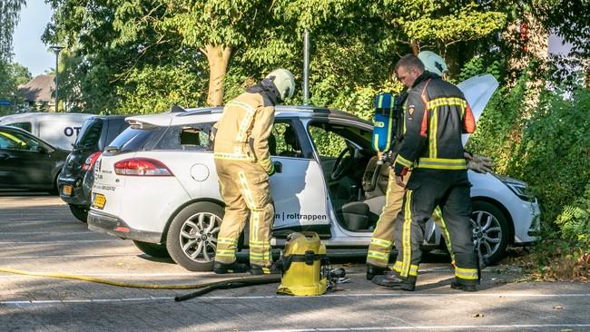 Auto zwaar beschadigd door brand in Assen