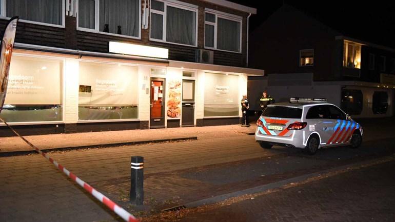 Eigenaar snackbar neergestoken; Verdachte aangehouden