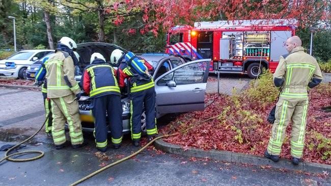 Autobrand bij provinciehuis in Assen