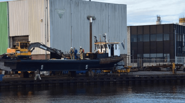 Brandje op schip in scheepswerf Meppel