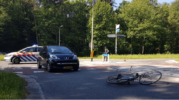 Fietster gewond na botsing met auto