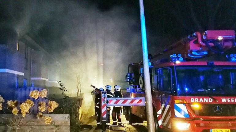 Woningbrand op bovenverdieping laat hulpdiensten massaal uitrukken