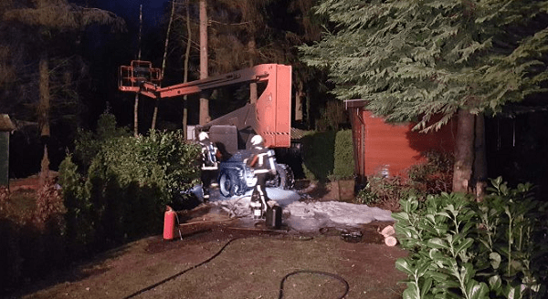 Hoogwerker zwaar beschadigd na brand op camping