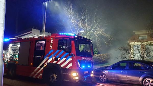 Uitslaande brand verwoest schuurtje naast woning