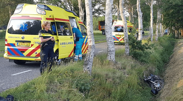 Motorrijder ernstig gewond na uitwijken voor tractor