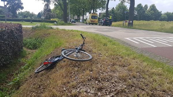 Overstekende fietser gewond na aanrijding met auto