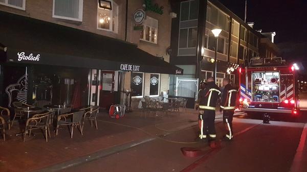 CafÃ© Hoogeveen ontruimd door brand in toilet (Video)