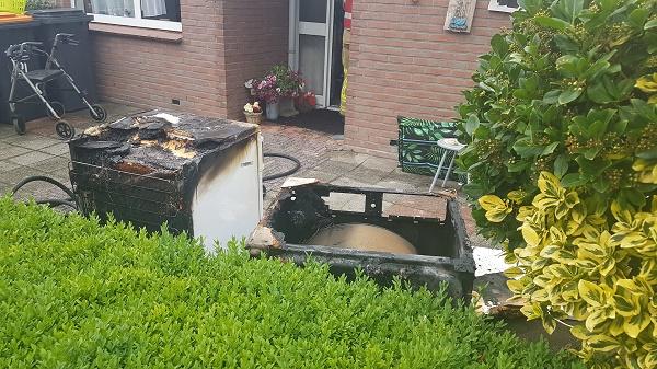 Koelkast in woning vat vlam in Nieuwlande