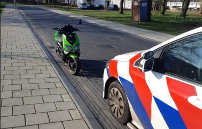 Man (19) aangehouden zonder rijbewijs en verzekering