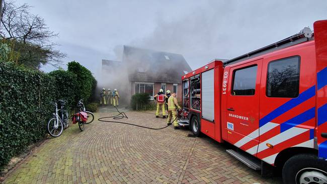 Flinke schade bij uitslaande woningbrand (Video)