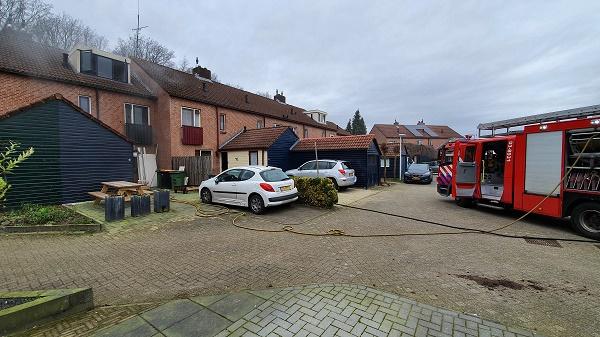 Bewoner gewond na poging tot blussen woningbrand