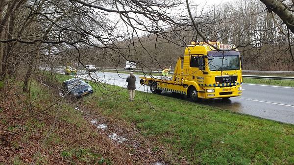 Hulpdiensten massaal naar ongeval op A28 bij Hooghalen