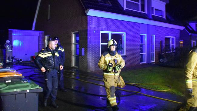 Brand op bovenverdieping van woning snel onder controle (Video)