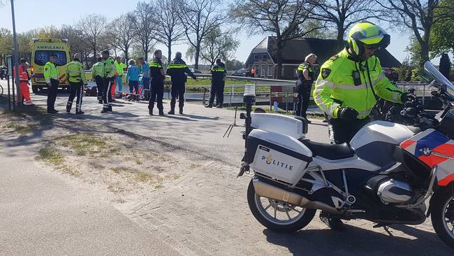 Traumahelikopter bij ernstige aanrijding waarbij fietser gewond raakt (Video)