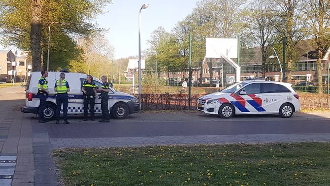 Politie stuurt mensen van Troelstraplein in Meppel weg vanwege noodverordening