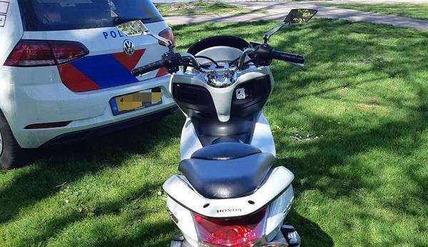 Jongen (15) aangehouden na achtervolging met motorscooter