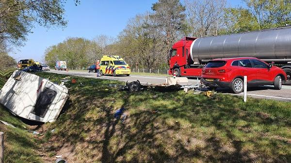 Net gekochte caravan verwoest bij ongeval (video)