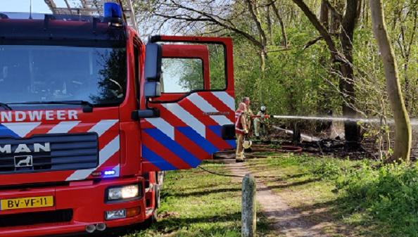 Brandweer snel ter plaatse bij beginnende natuurbrand (video)