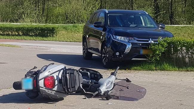 Scooterrijder gewond bij aanrijding (Video)