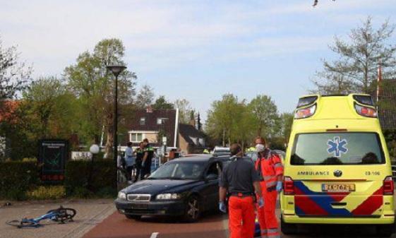 Traumahelikopter naar ernstig ongeval tussen auto en wielrenner (video)