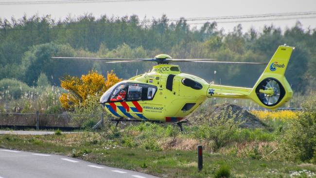 Traumahelikopter landt voor assistentie in Hooghalen