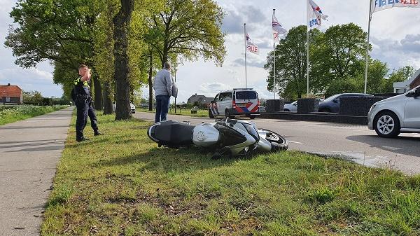 Aanrijding tussen motor en auto in Hollandscheveld