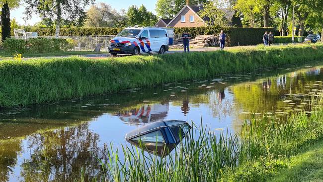 Terreinwagen belandt in het water (Video)