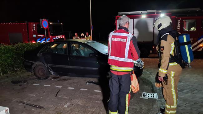 Auto zwaar beschadigd door explosie (Video)