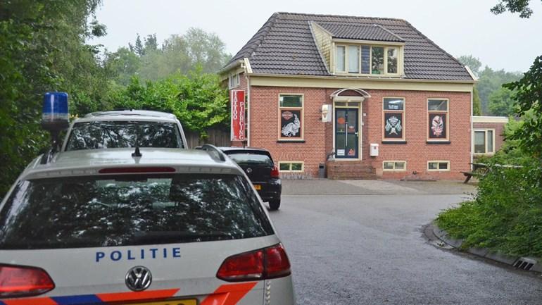 Man aangehouden na vondst wapen en projectiel in tattooshop