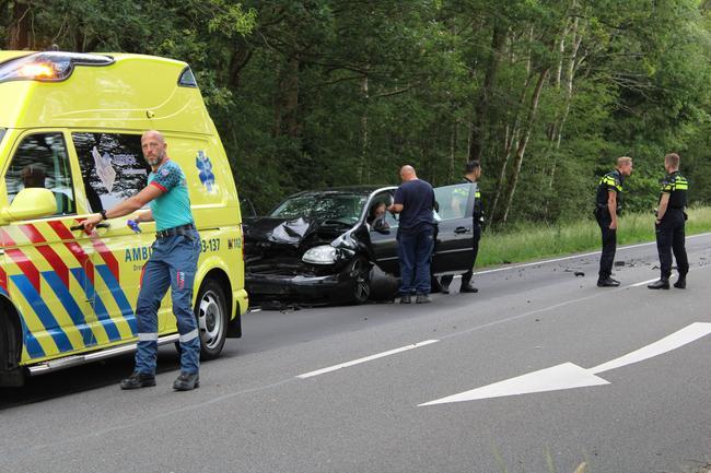 Kop-staartbotsing op de Rondweg in Emmen