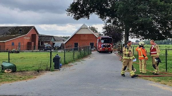 Brandweer rukt uit voor melding grote brand in woonboerderij