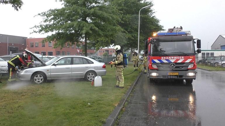 Autobrand snel onder controle door snelle blusactie eigenaar