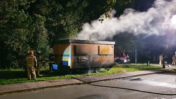 Bouwkeet vliegt in brand in Vries (video)