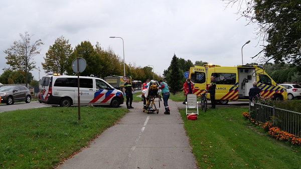 Fietser gewond na botsing met auto (video)