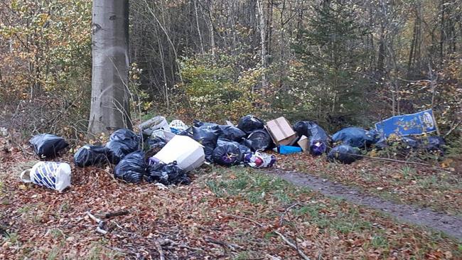 Politie zoekt getuigen van grote hoeveelheid afvaldump 