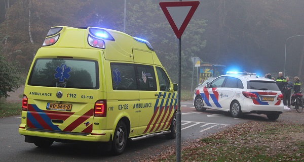 Fietser gewond na aanrijding met auto (video)