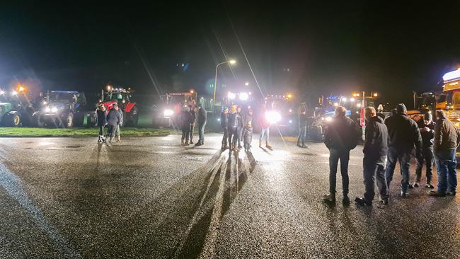 Boeren protesteren met tientallen trekkers in Wijster en Coop in Gieten (Video)