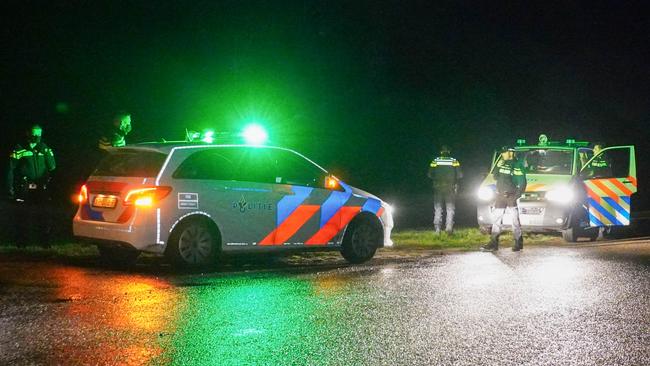 Politie vindt vermiste jongen na grote zoekactie met politiehelikopter (Video)