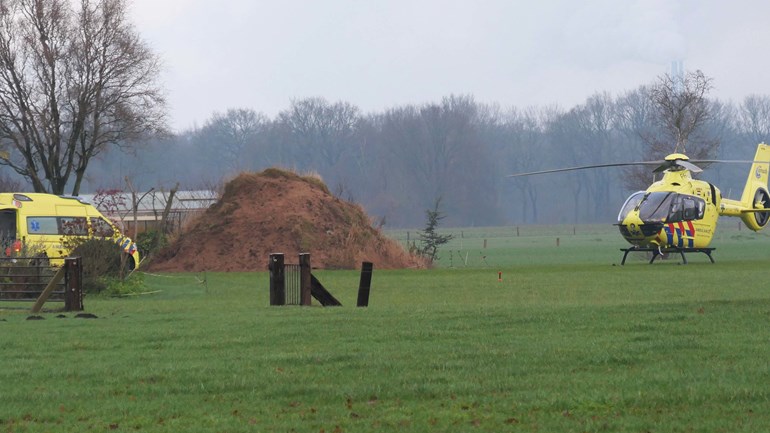 Traumahelikopter ingezet na ontploffing in woning; man raakt zwaargewond (Video)