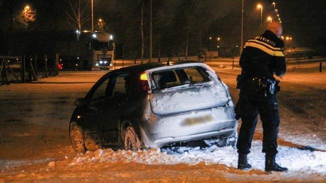 Automobilist raakt van de A37 (Video)